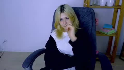 Snapshot of apheliastar chatting on November 7, 3:56 pm ApheliaStar online show from November 7, 3:56 pm