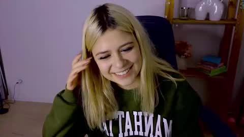 Snapshot of apheliastar chatting on November 12, 3:12 pm ApheliaStar online show from November 12, 3:12 pm