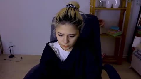 Snapshot of apheliastar chatting on November 19, 4:07 pm ApheliaStar online show from November 19, 4:07 pm