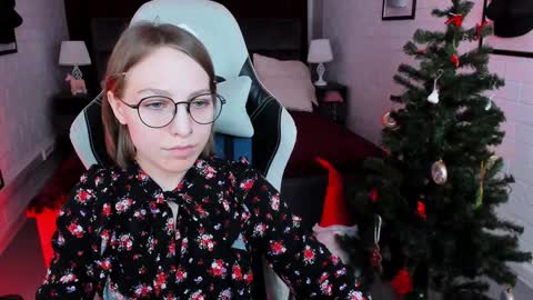 Snapshot of aphexqueen chatting on December 3, 4:17 pm APHEX QUEEN online show from December 3, 4:17 pm