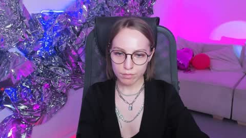 Snapshot of aphexqueen chatting on December 5, 8:22 pm APHEX QUEEN online show from December 5, 8:22 pm