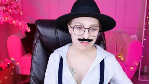 Snapshot of aphexqueen chatting on December 13, 7:32 pm APHEX QUEEN online show from December 13, 7:32 pm