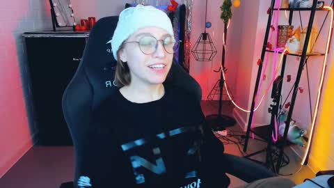 Snapshot of aphexqueen chatting on December 25, 9:11 pm APHEX QUEEN online show from December 25, 9:11 pm