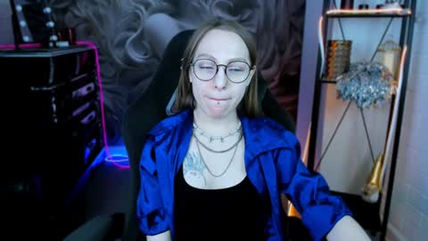 Snapshot of aphexqueen chatting on January 24, 12:20 pm APHEX QUEEN online show from January 24, 12:20 pm