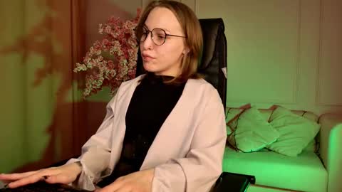 Snapshot of aphexqueen chatting on September 26, 9:13 am APHEX QUEEN online show from September 26, 9:13 am