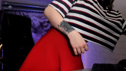 Snapshot of aphexqueen chatting on November 6, 5:30 am APHEX QUEEN online show from November 6, 5:30 am