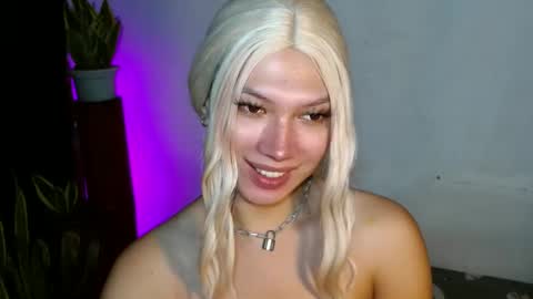 Snapshot of aphr0dite_x chatting on December 7, 11:18 am Roman Goddess online show from December 7, 11:18 am