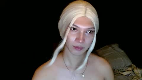 Snapshot of aphr0dite_x chatting on December 24, 8:11 am Roman Goddess online show from December 24, 8:11 am