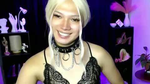 Snapshot of aphr0dite_x chatting on February 18, 12:04 am Roman Goddess online show from February 18, 12:04 am