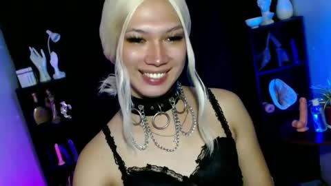 Snapshot of aphr0dite_x chatting on March 4, 12:01 pm Roman Goddess online show from March 4, 12:01 pm