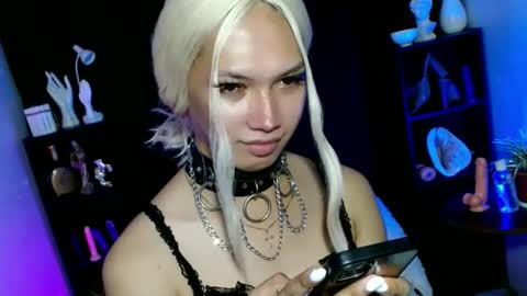 Snapshot of aphr0dite_x chatting on March 4, 3:04 pm Roman Goddess online show from March 4, 3:04 pm