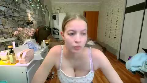 Aphrodite online show from May 1, 1:05 pm