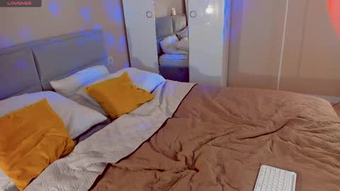 Snapshot of aphroditerobertss chatting on April 7, 2:12 am Aphrodite online show from April 7, 2:12 am