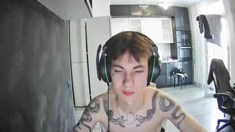 Snapshot of aplant_ chatting on September 17, 1:13 pm aplant_ online show from September 17, 1:13 pm