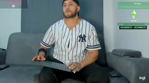 Snapshot of apolo_strange chatting on October 31, 5:08 am apolo_strange online show from October 31, 5:08 am