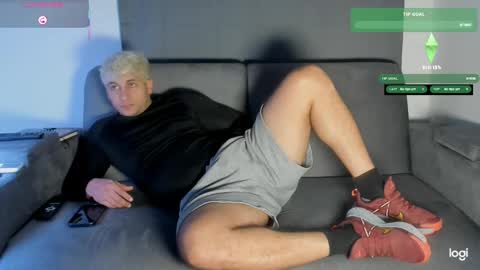 Snapshot of apolo_strange chatting on November 20, 12:33 am apolo_strange online show from November 20, 12:33 am