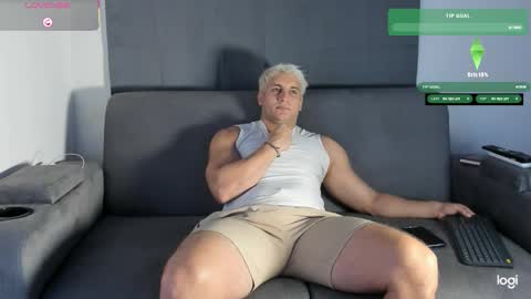 Snapshot of apolo_strange chatting on November 24, 9:36 pm apolo_strange online show from November 24, 9:36 pm