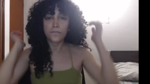 Snapshot of apolosbitch chatting on December 2, 11:40 pm Nix online show from December 2, 11:40 pm