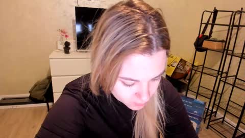 Snapshot of appleyummybuns chatting on November 17, 4:07 am appleyummybuns online show from November 17, 4:07 am