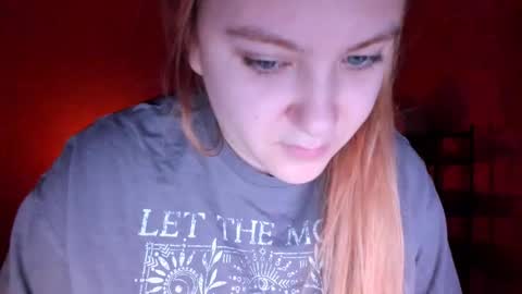 Snapshot of appleyummybuns chatting on January 6, 11:29 pm appleyummybuns online show from January 6, 11:29 pm