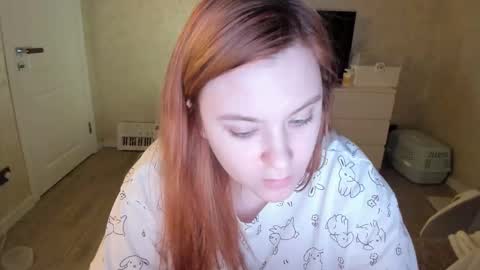 Snapshot of appleyummybuns chatting on March 8, 2:04 am appleyummybuns online show from March 8, 2:04 am