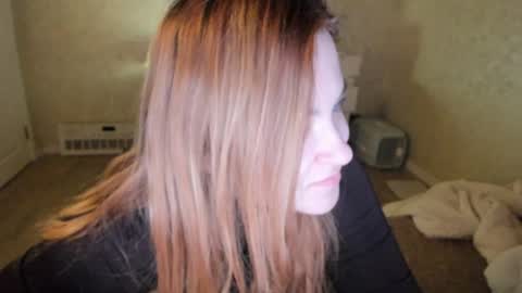 Snapshot of appleyummybuns chatting on March 31, 3:41 am appleyummybuns online show from March 31, 3:41 am