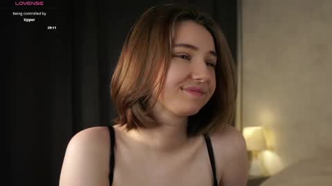 Snapshot of approche_toi_petite chatting on May 8, 2:00 pm Meghan online show from May 8, 2:00 pm