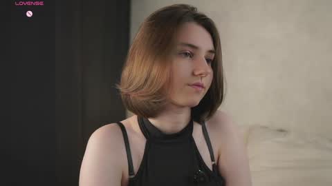 Snapshot of approche_toi_petite chatting on May 19, 2:01 pm Meghan online show from May 19, 2:01 pm