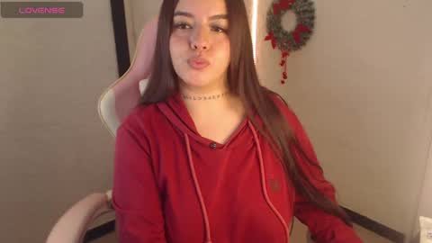 Snapshot of apriil_3 chatting on December 16, 5:59 am Abril Freelance Model online show from December 16, 5:59 am