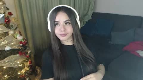 Snapshot of apriil_3 chatting on November 11, 8:25 am Abril Freelance Model online show from November 11, 8:25 am