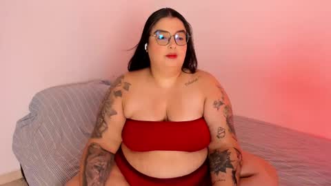 Snapshot of apriilpeach_ chatting on February 14, 4:20 pm Maria online show from February 14, 4:20 pm