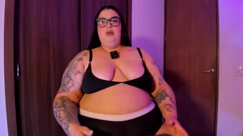 Snapshot of apriilpeach_ chatting on November 7, 10:43 pm Maria online show from November 7, 10:43 pm