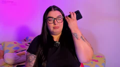 Snapshot of apriilpeach_ chatting on November 12, 10:52 pm Maria online show from November 12, 10:52 pm