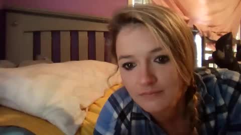 Snapshot of april91d chatting on October 28, 8:44 pm whats your fantasy online show from October 28, 8:44 pm