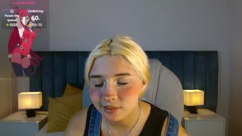 Snapshot of april__bunny chatting on February 27, 6:20 pm April Bunny online show from February 27, 6:20 pm