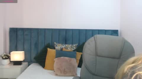 Snapshot of april__bunny chatting on November 15, 7:43 pm April Bunny online show from November 15, 7:43 pm