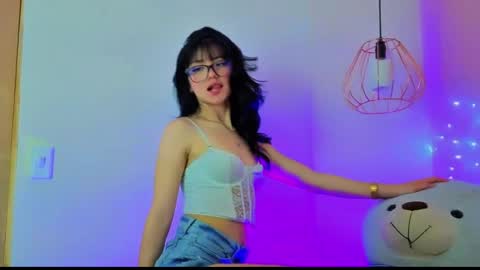 Snapshot of april_bennett chatting on May 5, 12:02 pm online show from May 5, 12:02 pm
