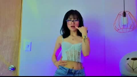 Snapshot of april_bennett chatting on May 9, 12:10 pm online show from May 9, 12:10 pm