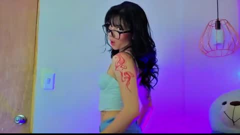 Snapshot of april_bennett chatting on June 10, 12:04 pm online show from June 10, 12:04 pm
