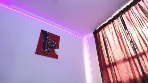 Snapshot of april_bowie chatting on August 1, 12:37 pm April online show from August 1, 12:37 pm