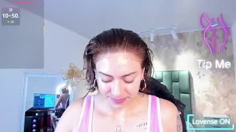 Snapshot of april_dumont chatting on November 21, 11:53 am April online show from November 21, 11:53 am