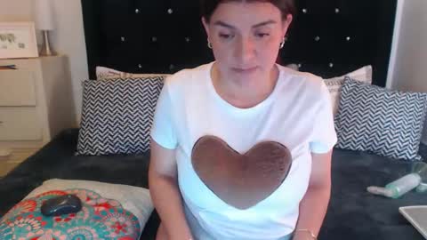 Snapshot of april_harrys chatting on March 26, 3:28 pm April online show from March 26, 3:28 pm