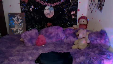 april_l6 online show from December 10, 6:28 pm