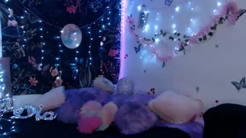 april_l6 online show from February 6, 12:04 am