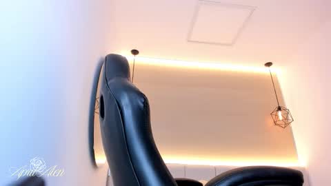 Snapshot of aprilalen chatting on November 4, 6:34 am April online show from November 4, 6:34 am