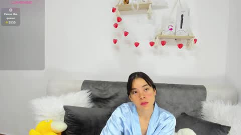 Snapshot of aprildubois_ chatting on March 11, 12:39 pm April online show from March 11, 12:39 pm