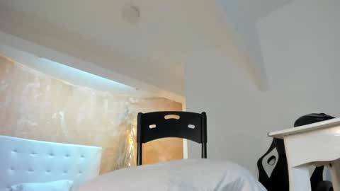 aprill_fox online show from February 2, 12:57 pm