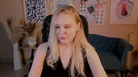 Snapshot of aprilserenity chatting on September 11, 1:17 am April. All year round.  online show from September 11, 1:17 am