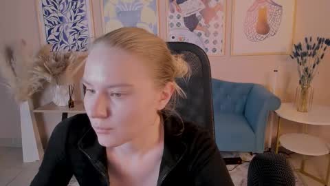 Snapshot of aprilserenity chatting on September 27, 1:38 pm April. All year round.  online show from September 27, 1:38 pm