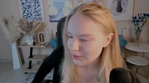 Snapshot of aprilserenity chatting on September 30, 1:43 am April. All year round.  online show from September 30, 1:43 am